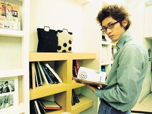 古いものに目を向ける骨董品鑑定